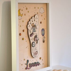 Quadro de nascimento 30x40 cm em madeira personalizado com elementos 3D da coleção Era uma vez do Pinóquio Woodart.